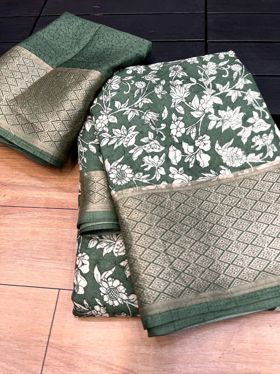 Women’s Printed Binni Crepe Silk Saree with Weaving Viscose Border and Matching Blouse