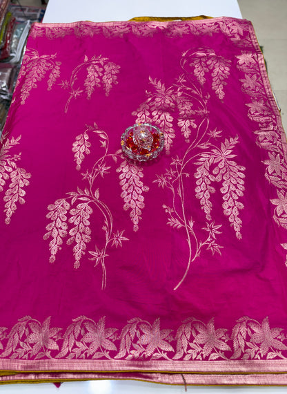 Pure Crepe Saree with Designer Contrast Blouse – Lightweight Festive Wear for Women