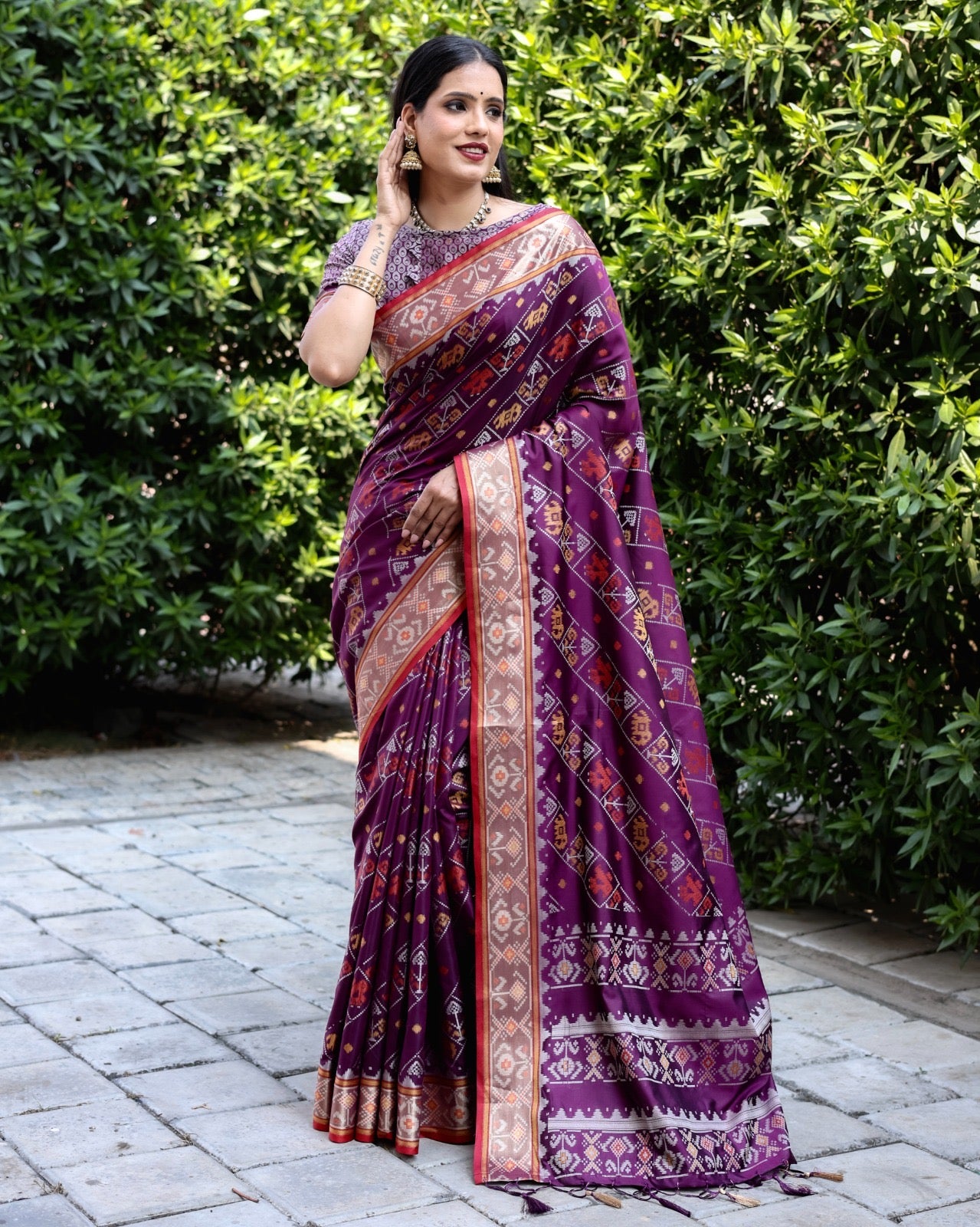 Ikkat Patola Silk Saree with Contrast Zari Weaving and Kanchi Borders – Festive Wear