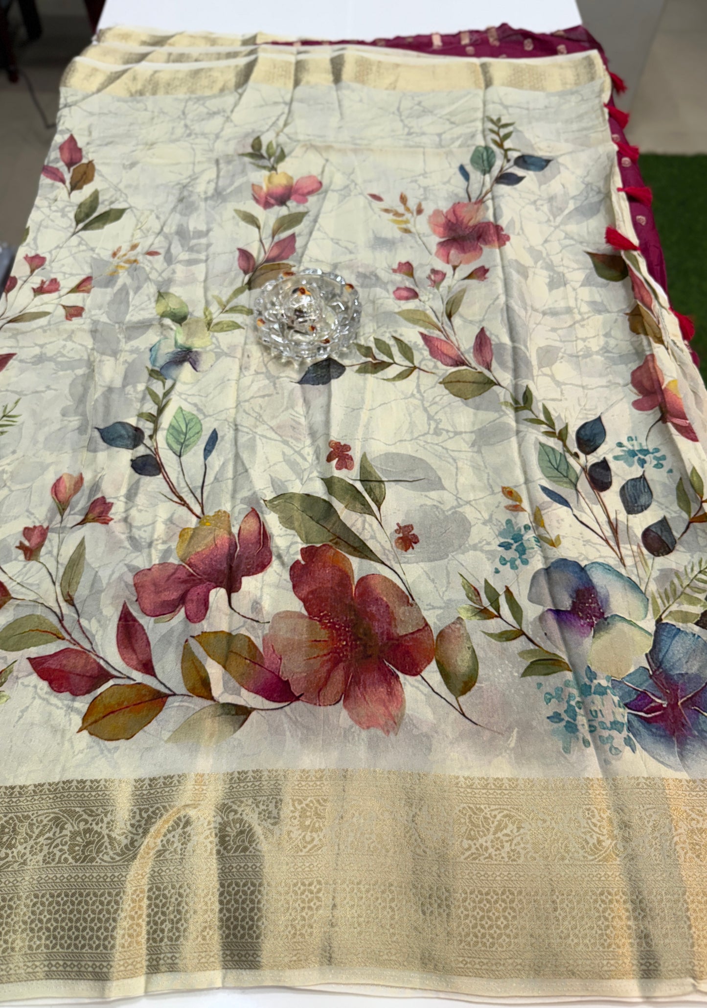 Russian Viscose Crepe Silk Chittpallu Saree with Heritage Print and Zari Border for Women