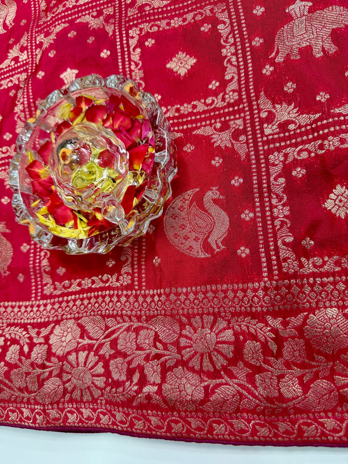 Pure Crepe Saree with Designer Contrast Blouse – Lightweight Festive Wear for Women