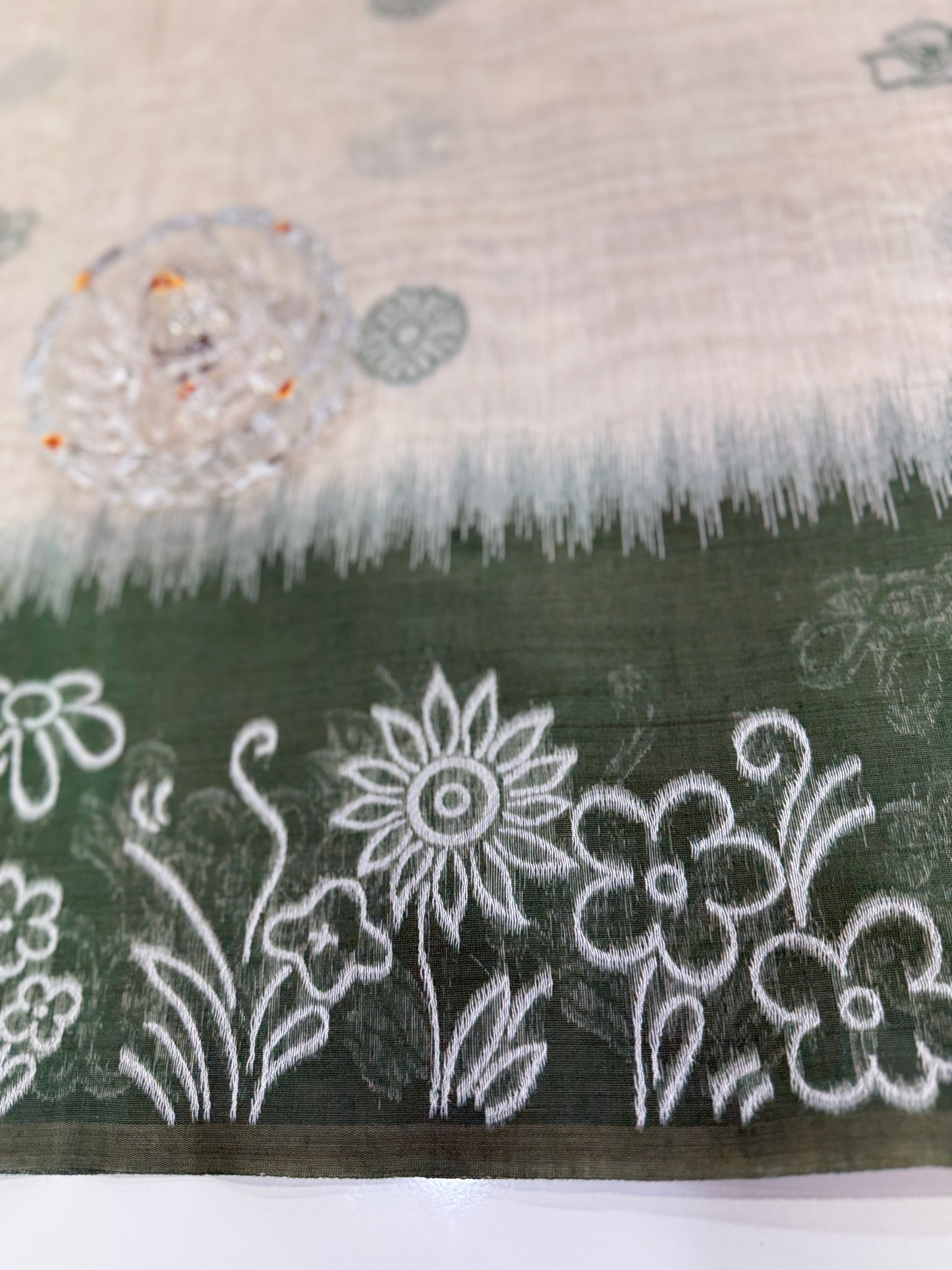 Munga cotton handloom weaving saree with woven floral border and tassel pallu for women