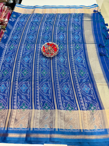 Women’s ikat style woven saree with contrast border and tassel pallu