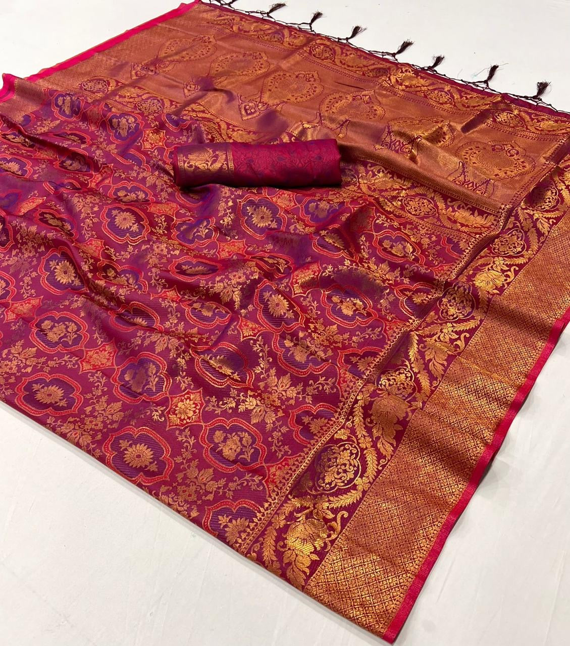Handloom style Silk Saree with Intricate Weaving and Blouse Piece – Festive and Wedding Wear