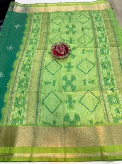 Woven Saree with Contrast Border and Tassel Pallu for Women