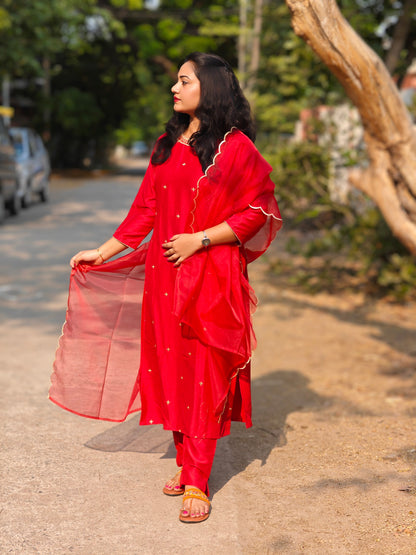 Red Chinnon Embellished Kurta with Pant and Dupatta – Premium 3-Piece Set (M–2XL)