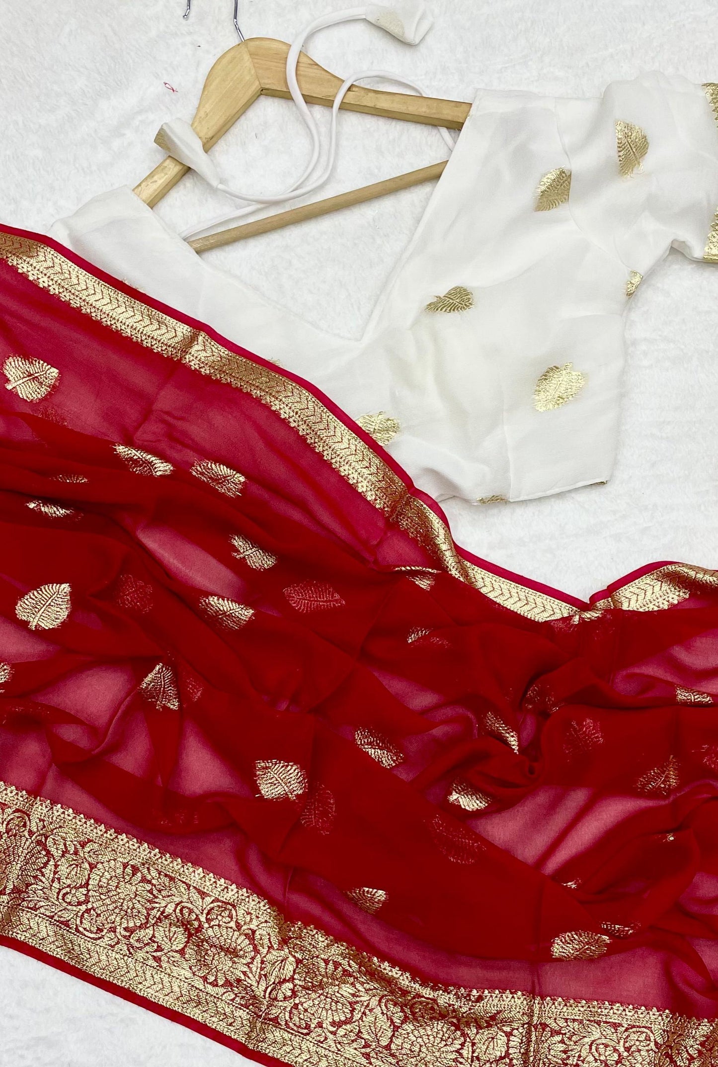 Women’s Pure Viscose Georgette Saree with Leaf Zari Design and Contrast Running Blouse