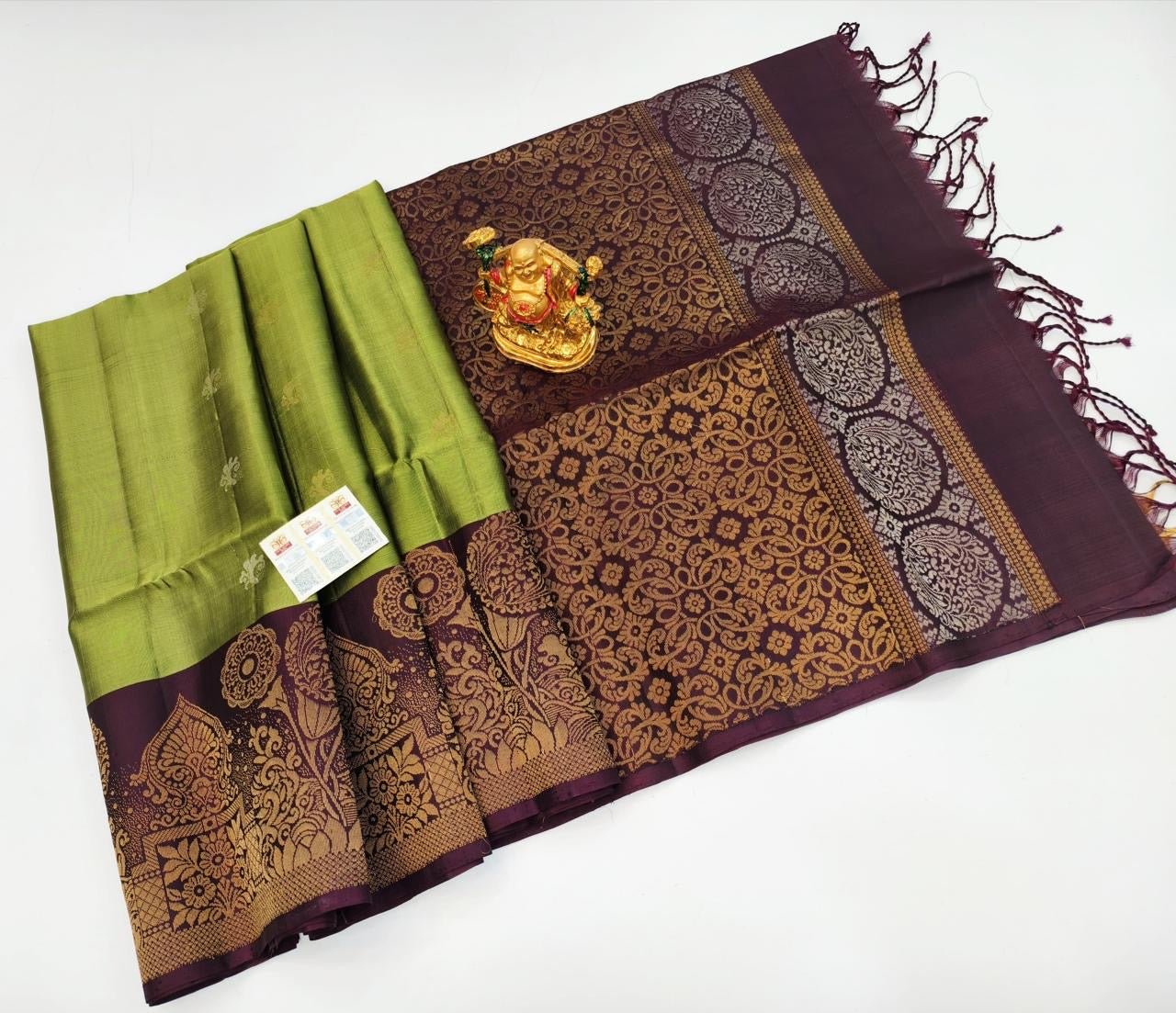 Pure Soft Silk Handloom Saree for Women – Double Warp Borderless Design with Gold Zari and Contrast Blouse