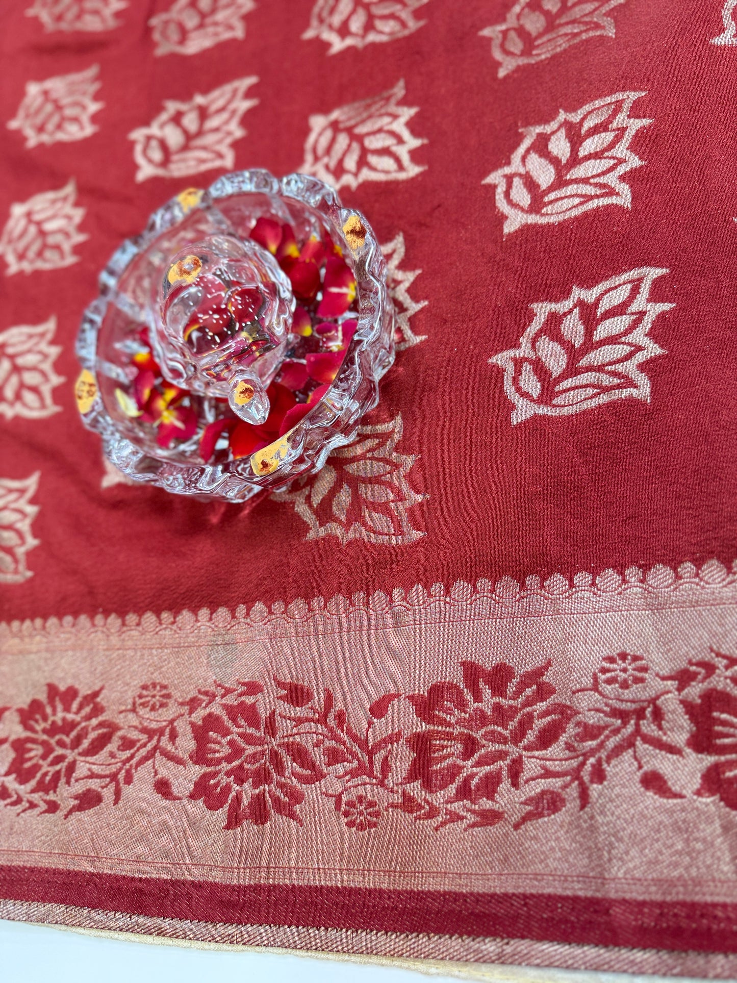 Pure Crepe Saree with Designer Contrast Blouse – Lightweight Festive Wear for Women