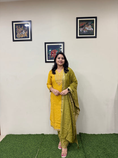 Viscose Embroidered 3-Piece Suit Set with Jacquard Dupatta – XL to 3XL