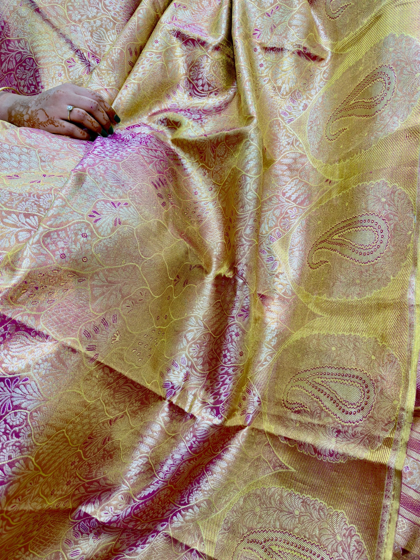 Pure Silk Borderless Saree in Golden Yellow and Magenta with Rich Zari Weaving – Wedding Saree