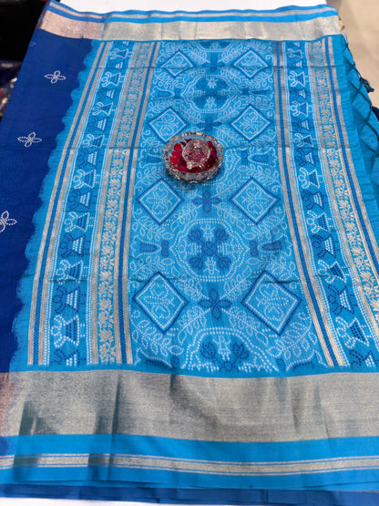 Woven Saree with Contrast Border and Tassel Pallu for Women