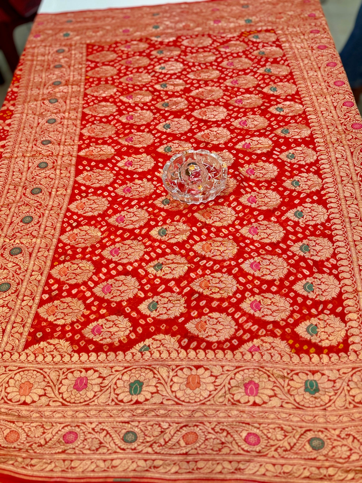 Banarasi Pure Georgette Bandhani Saree with Golden Zari Jaal and Meenakari Work – Bridal Wear