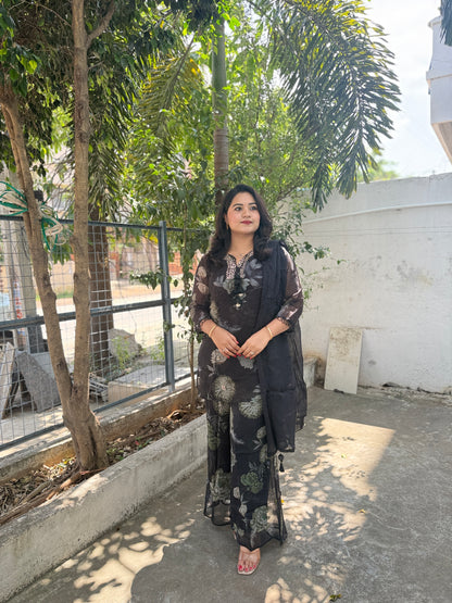 Organza Kurta Pant Dupatta Set with Detailing Work – Women’s Ethnic Wear (Sizes M–XXL)