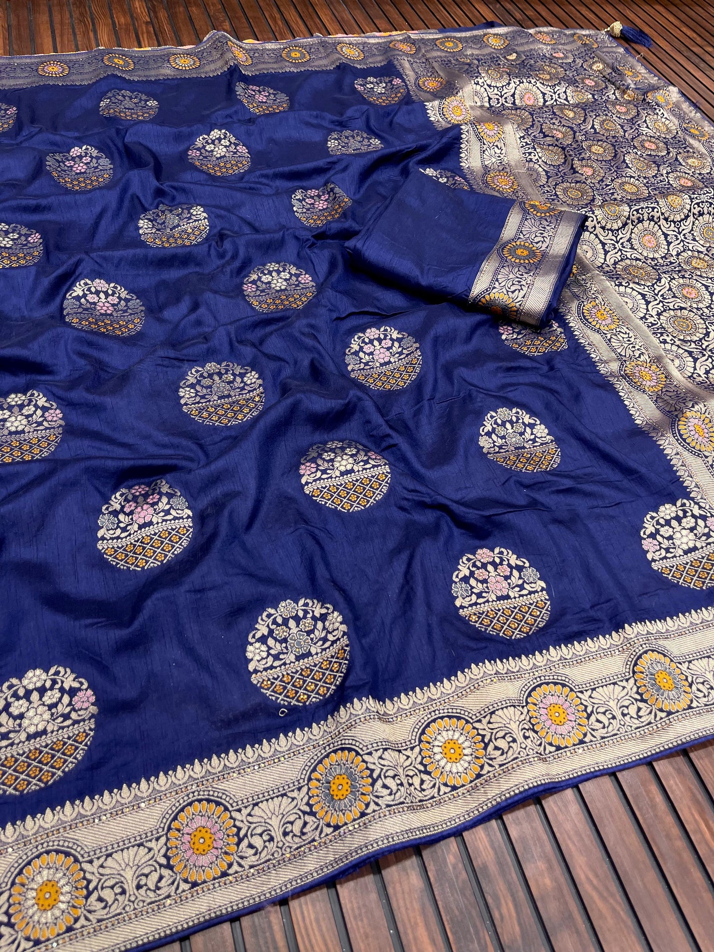 Banarasi Dola Silk Saree with Meenakari Jaal Weaving, Zari Pallu, and Butti Blouse – Royal Splendor Collection