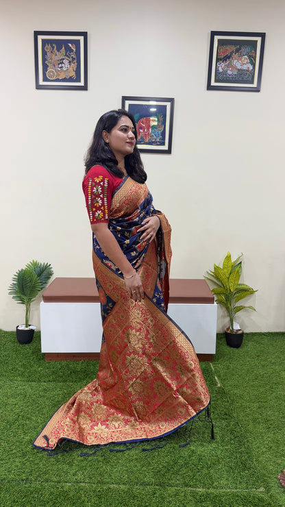 Banarasi Silk Blend Saree with Zari Woven Floral Motifs and Contrast Pallu – Navy Blue & Red