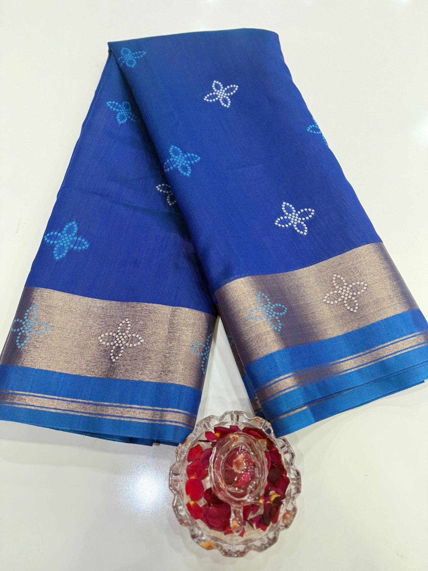 Woven Saree with Contrast Border and Tassel Pallu for Women