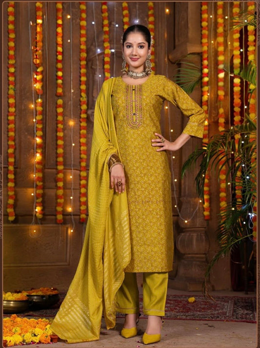 Roman Silk Straight Suit Set with Muslin Jacquard Dupatta – Women’s Plus Size Ethnic Wear