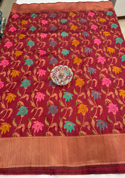 Soft silk saree with woven floral zari border and contrast pallu for women