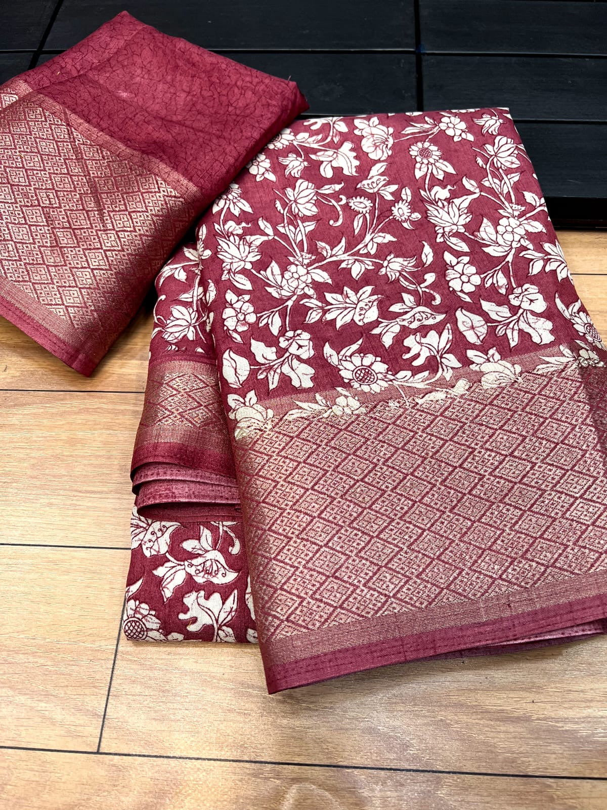 Women’s Printed Binni Crepe Silk Saree with Weaving Viscose Border and Matching Blouse