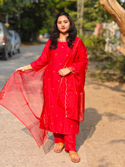 Red Chinnon Embellished Kurta with Pant and Dupatta – Premium 3-Piece Set (M–2XL)