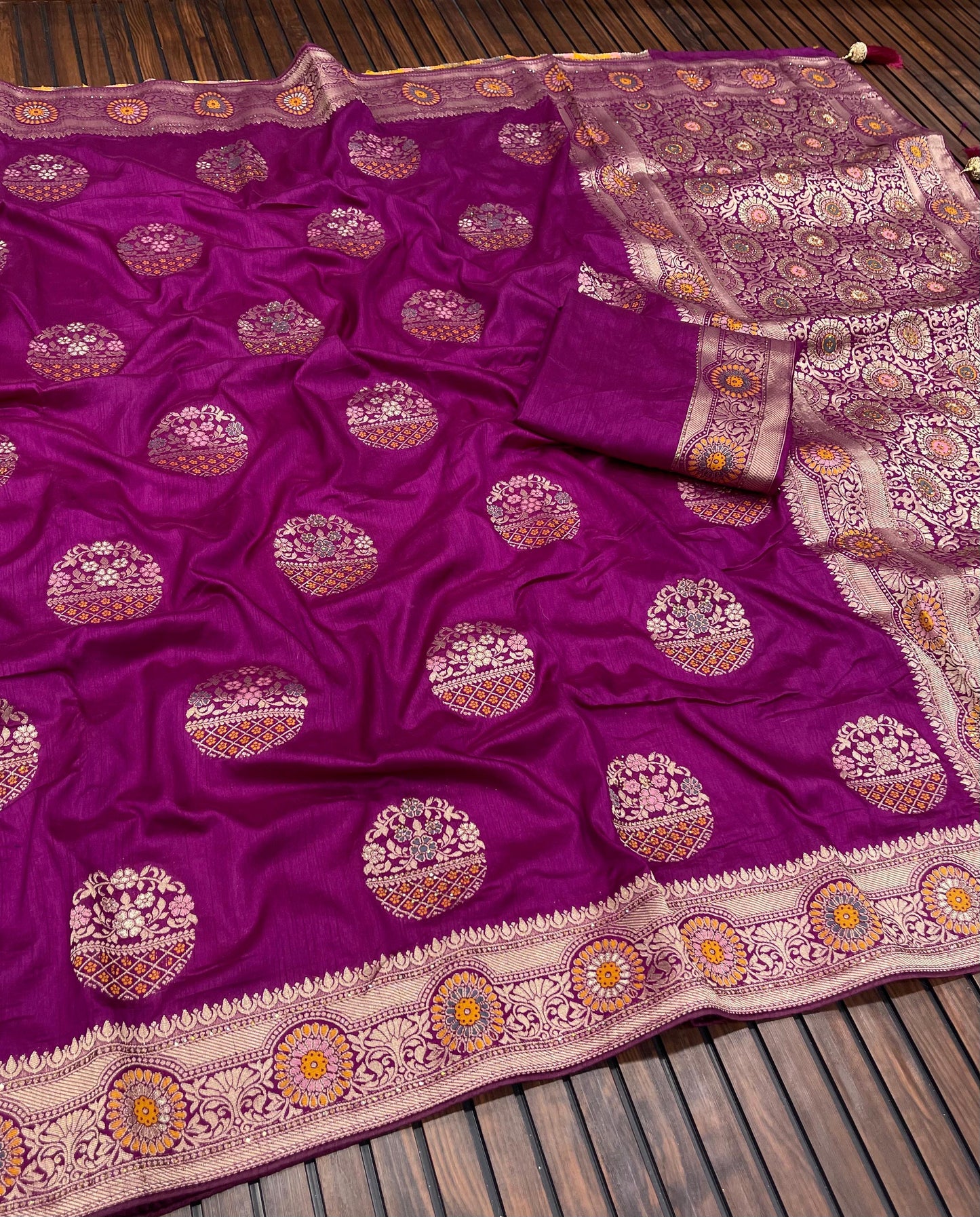 Banarasi Dola Silk Saree with Meenakari Jaal Weaving, Zari Pallu, and Butti Blouse – Royal Splendor Collection