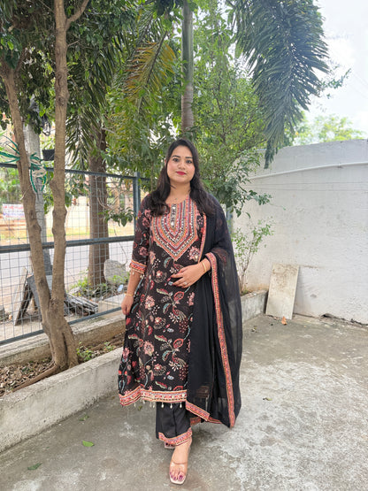 Crepe Kurta Pant Dupatta Set with Embroidery Detailing – Women’s Festive Ethnic Wear (Sizes L–3XL)