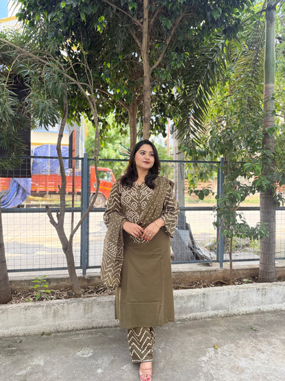 Cotton Printed Kurta Pant Dupatta Set with Mirror & Thread Work, Cowrie Detailing – Sizes 38–46