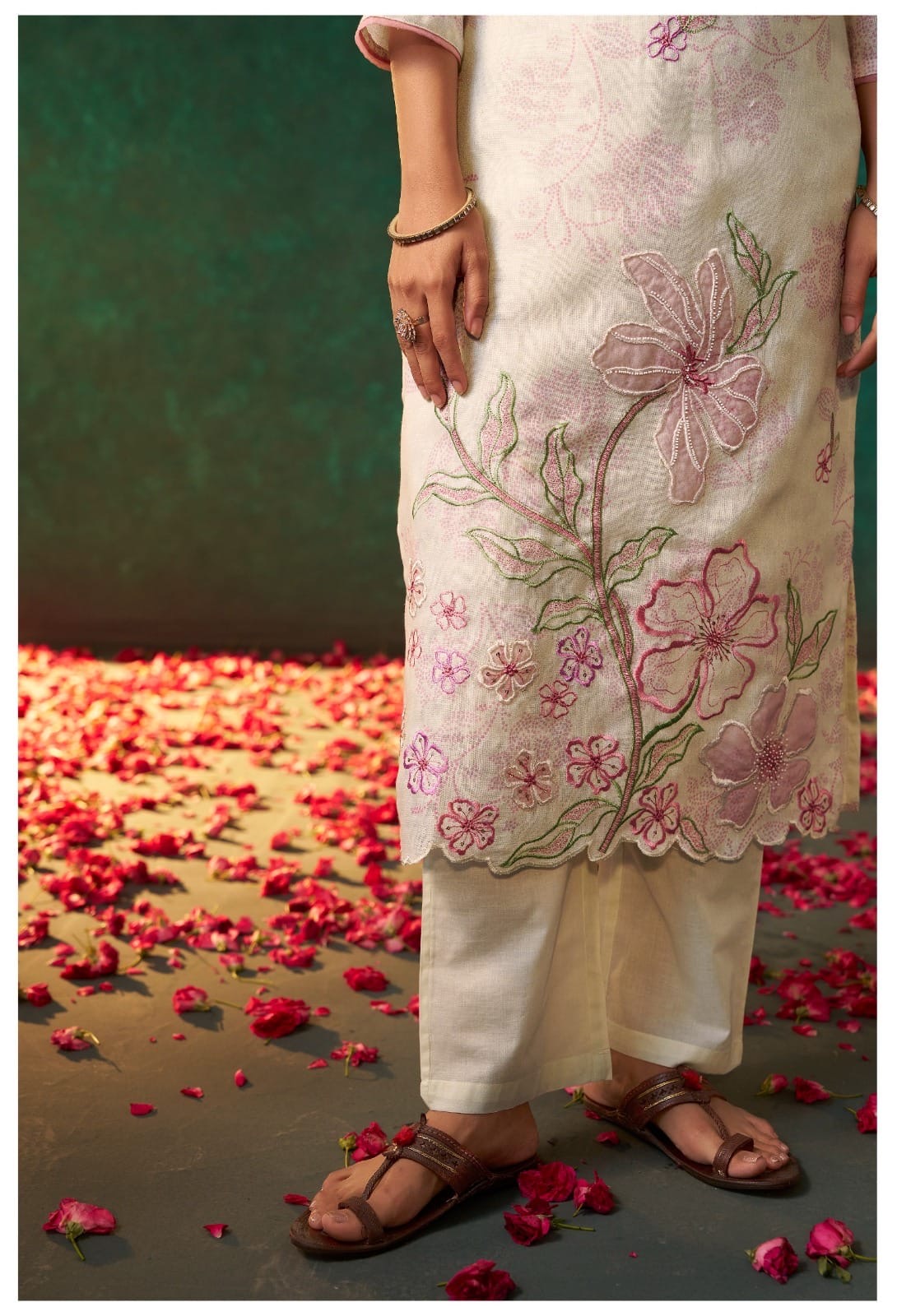 Linen Kurta Pant Dupatta Set with Embroidery and Scalloped Detailing for Women