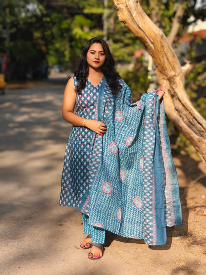 Women’s Cotton Sleeveless Printed Suit Set with Dupatta – Sizes M to 3XL