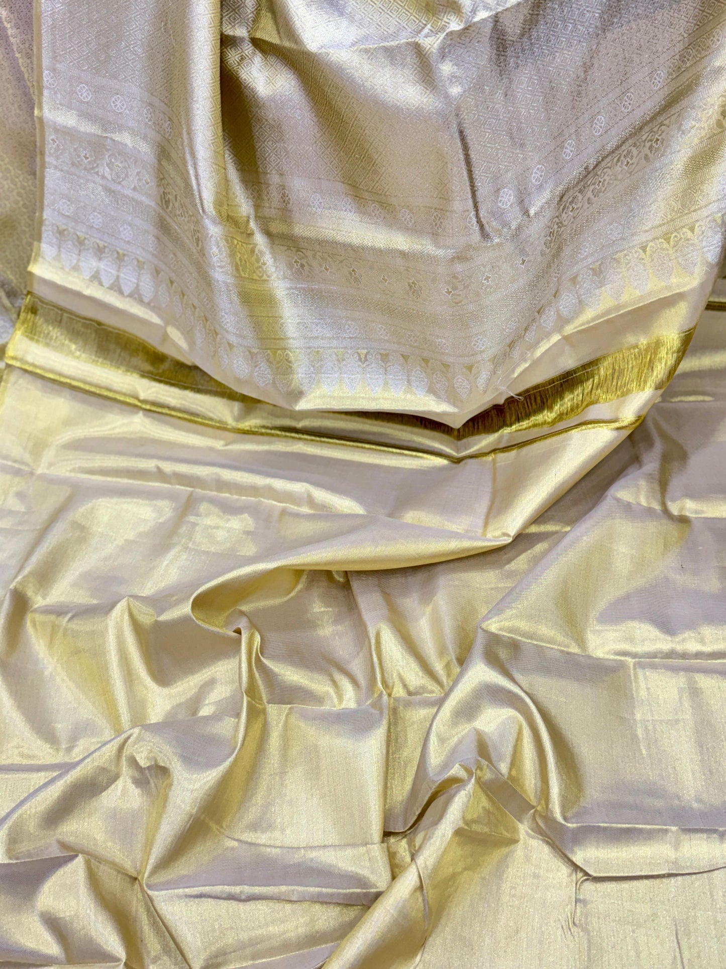 Borderless Pure Silk Handloom Saree in Ivory Gold with Zari Weaving – Festive Collection