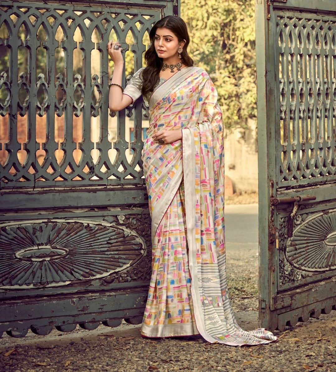 Women’s Pure Viscose Georgette Saree with Fancy Designer Blouse