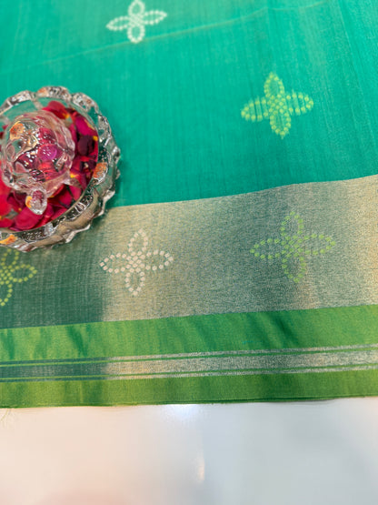 Woven Saree with Contrast Border and Tassel Pallu for Women