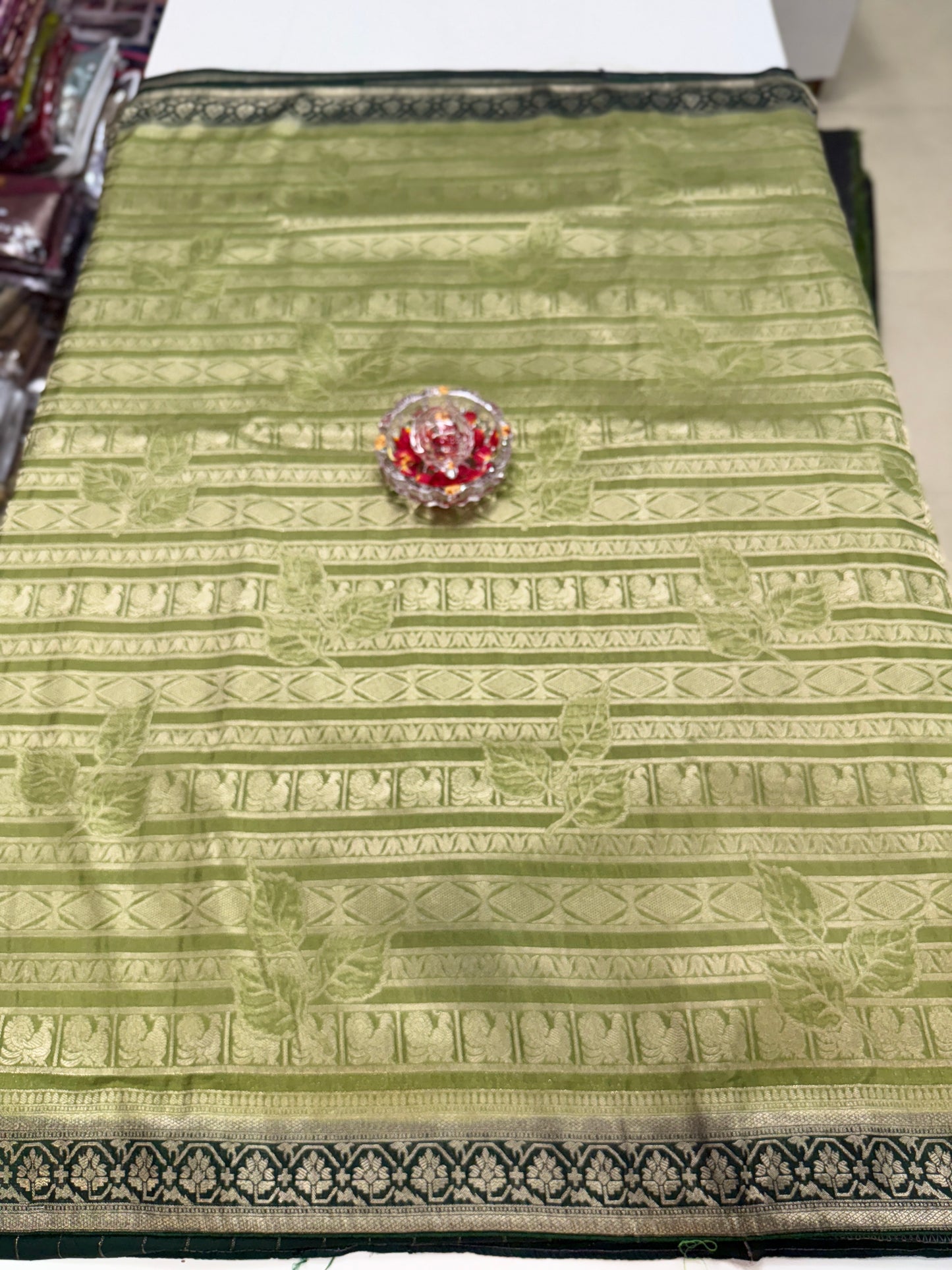 Pure Crepe Saree with Designer Contrast Blouse – Lightweight Festive Wear for Women