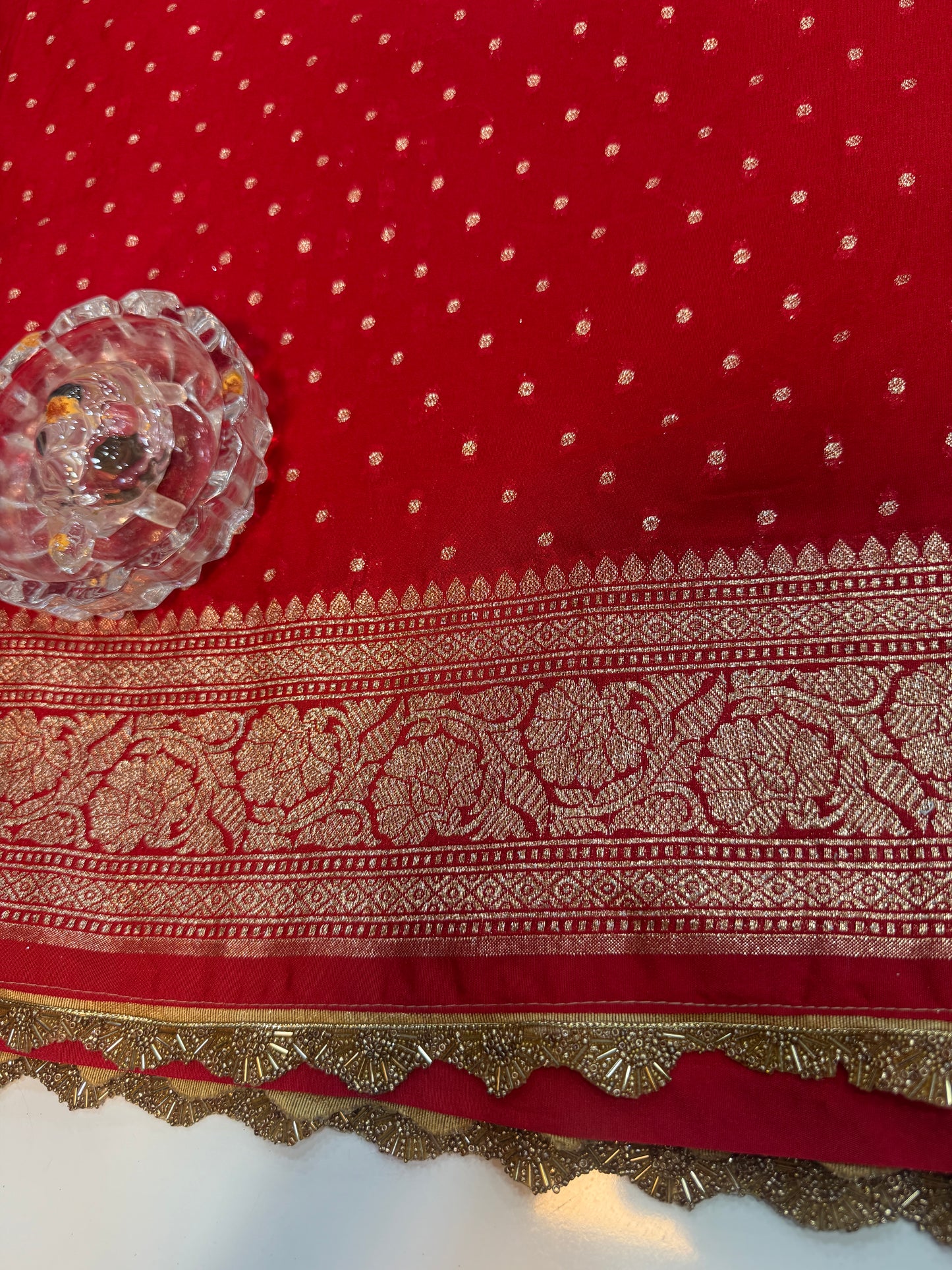 Women’s Banarasi semi-kaddi katan soft silk saree with zari booti weaving, lace border and rich pallu