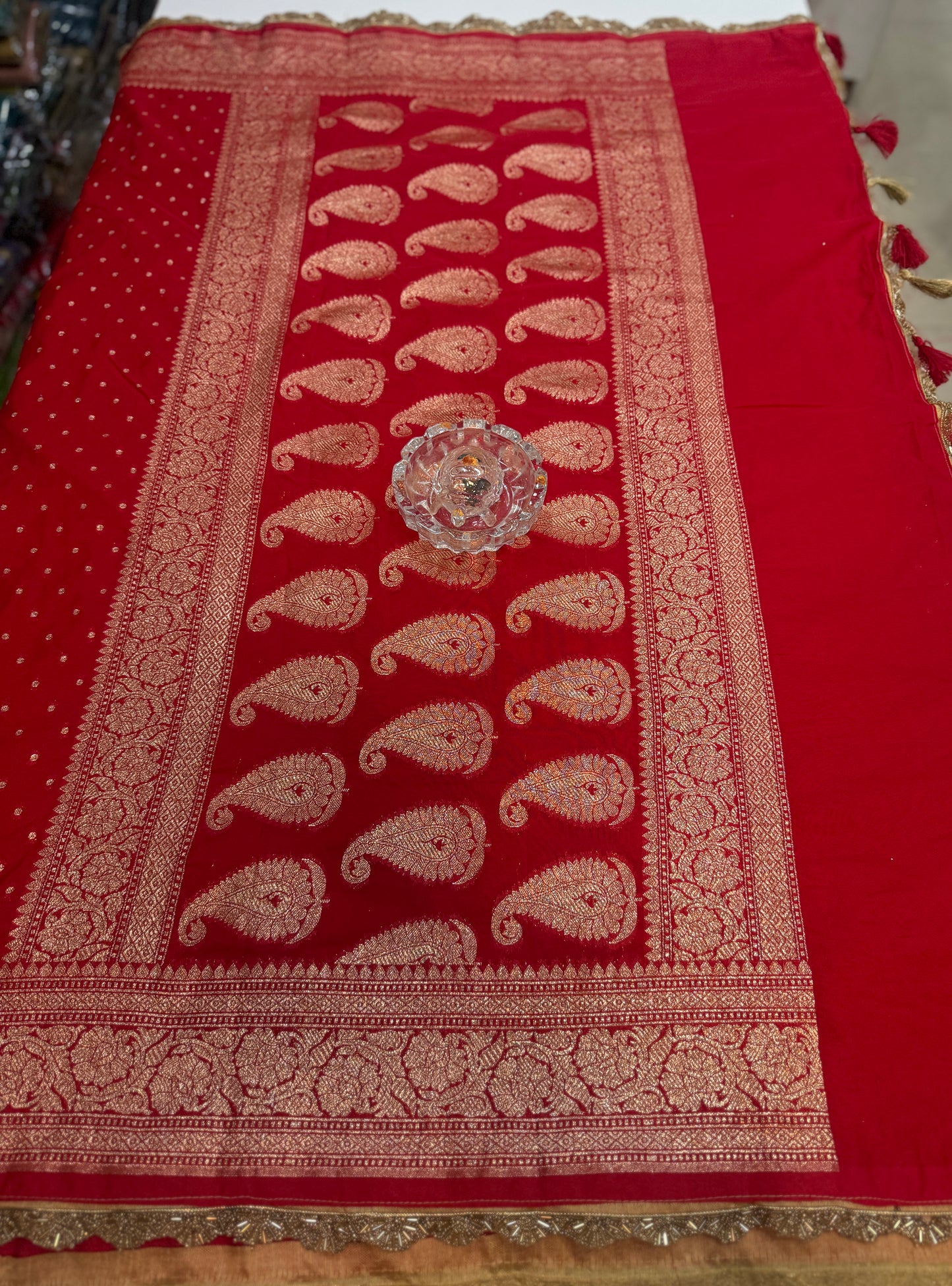 Women’s Banarasi semi-kaddi katan soft silk saree with zari booti weaving, lace border and rich pallu