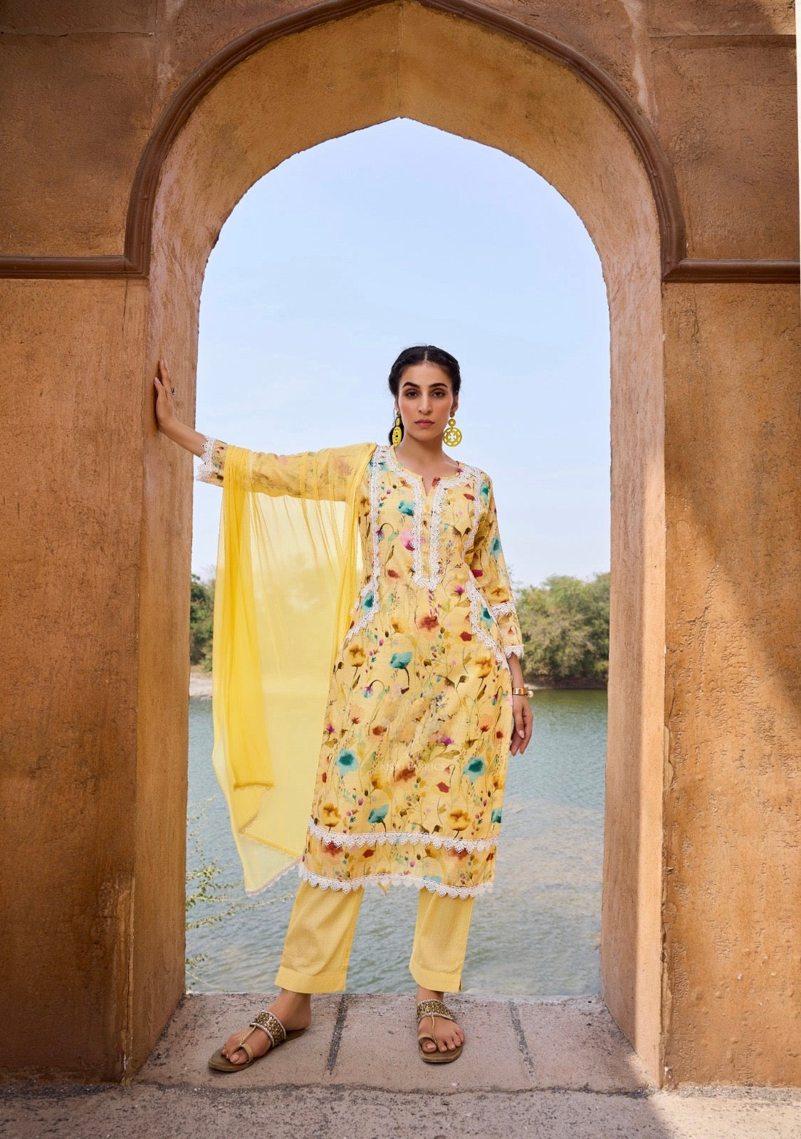 Linen Cotton Kurti Pant Set with Nazmin Dupatta and Lace Work – Plus Sizes Available