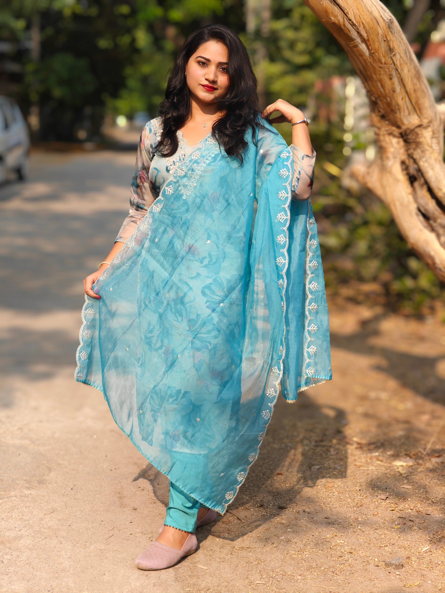 Heavy Organza Embroidered Kurta Pant Dupatta Set with Zari Weaving for Women – Sizes M to XXL