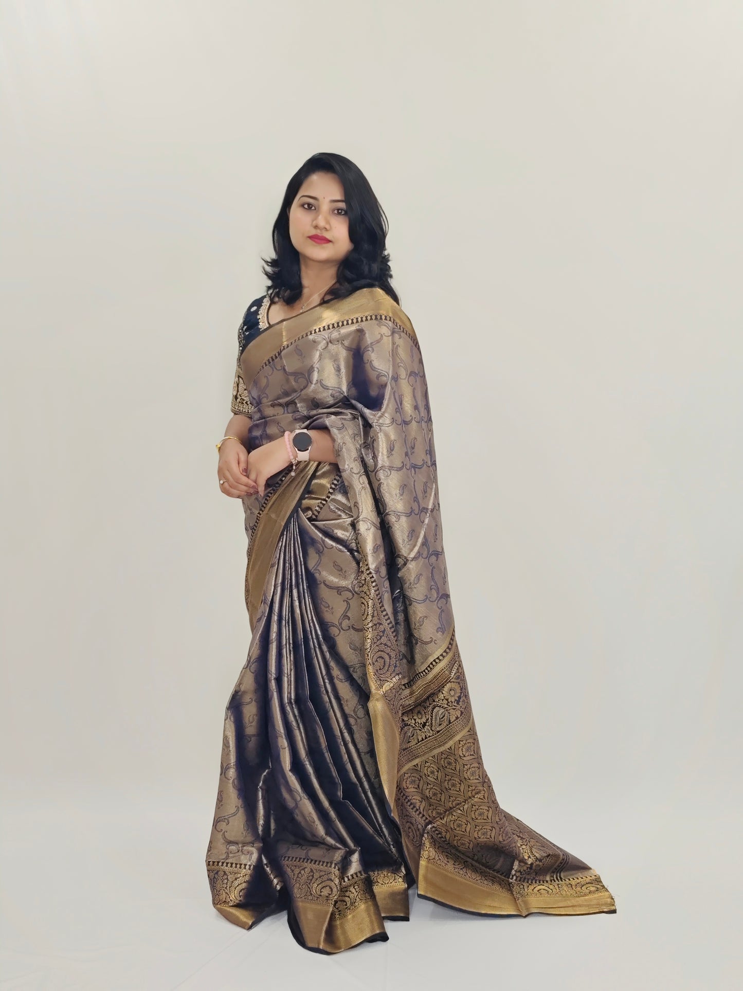 Kanchipuram Silk Saree with Intricate Zari Weaving, Rich Pallu, and Coordinated Blouse