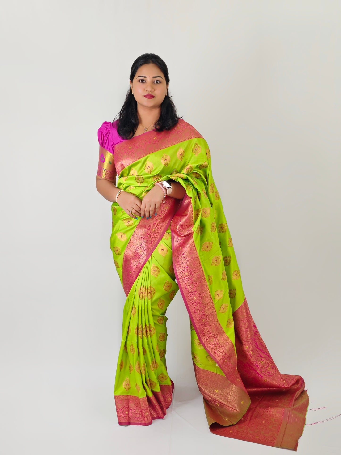 Kanchipuram Silk Saree with Zari Weaving, Rich Border and Traditional Pallu – Wedding Wear