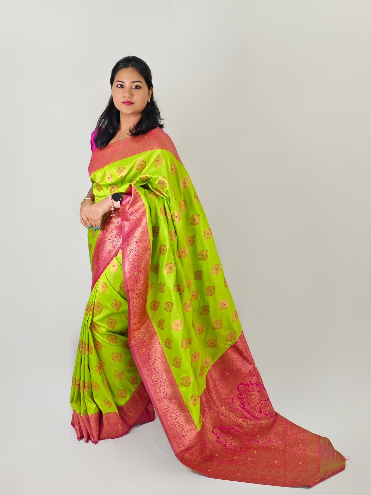 Kanchipuram Silk Saree with Zari Weaving, Rich Border and Traditional Pallu – Wedding Wear
