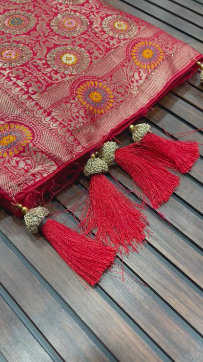 Banarasi Dola Silk Saree with Meenakari Jaal Weaving, Zari Pallu, and Butti Blouse – Royal Splendor Collection