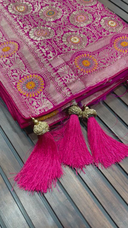 Banarasi Dola Silk Saree with Meenakari Jaal Weaving, Zari Pallu, and Butti Blouse – Royal Splendor Collection