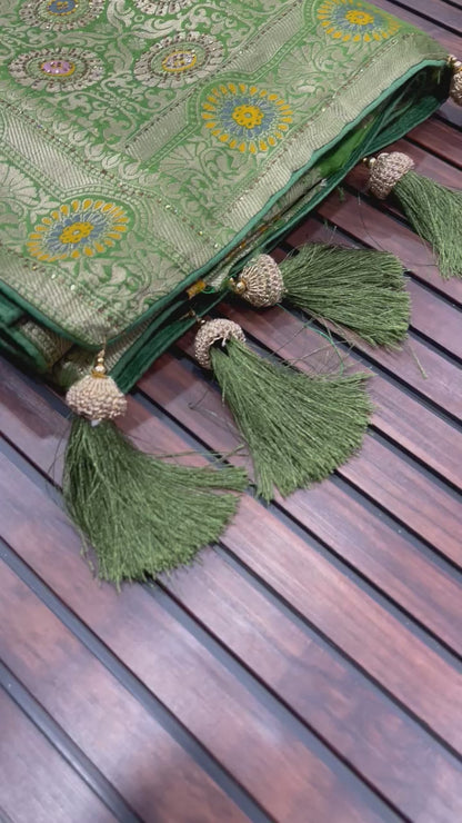 Banarasi Dola Silk Saree with Meenakari Jaal Weaving, Zari Pallu, and Butti Blouse – Royal Splendor Collection