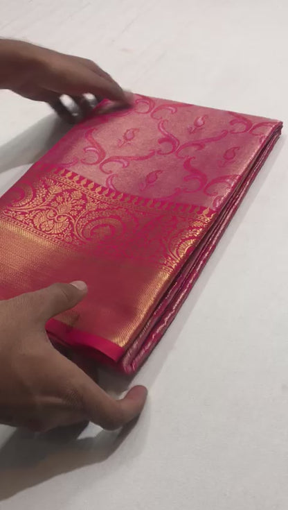 Kanchipuram Silk Saree with Intricate Zari Weaving, Rich Pallu, and Coordinated Blouse