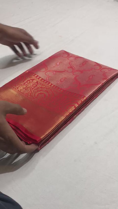 Kanchipuram Silk Saree with Intricate Zari Weaving, Rich Pallu, and Coordinated Blouse