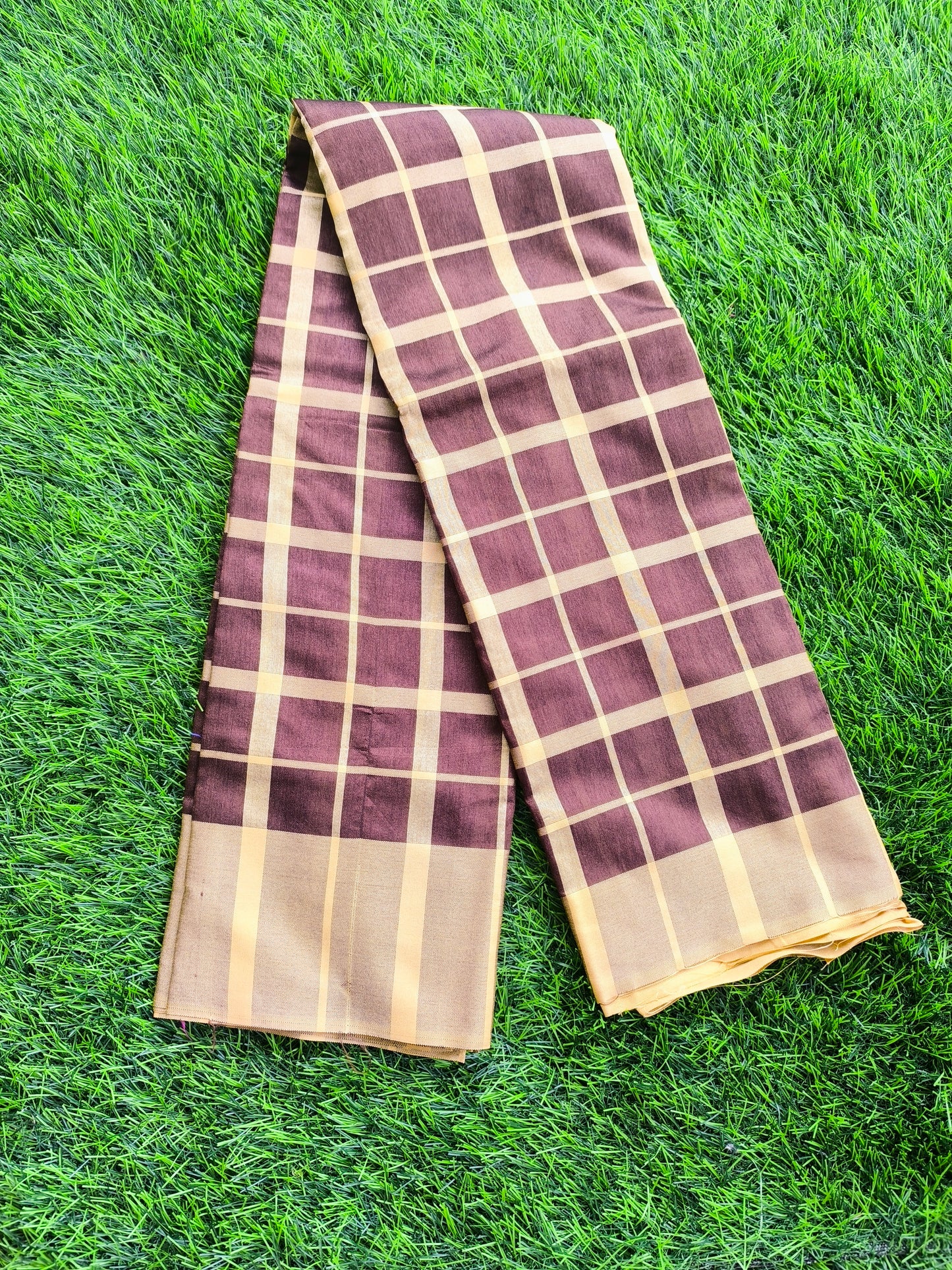 Lightweight Cotton Saree for Daily Wear with Minimal Motifs and Soft Breathable Fabric for Women