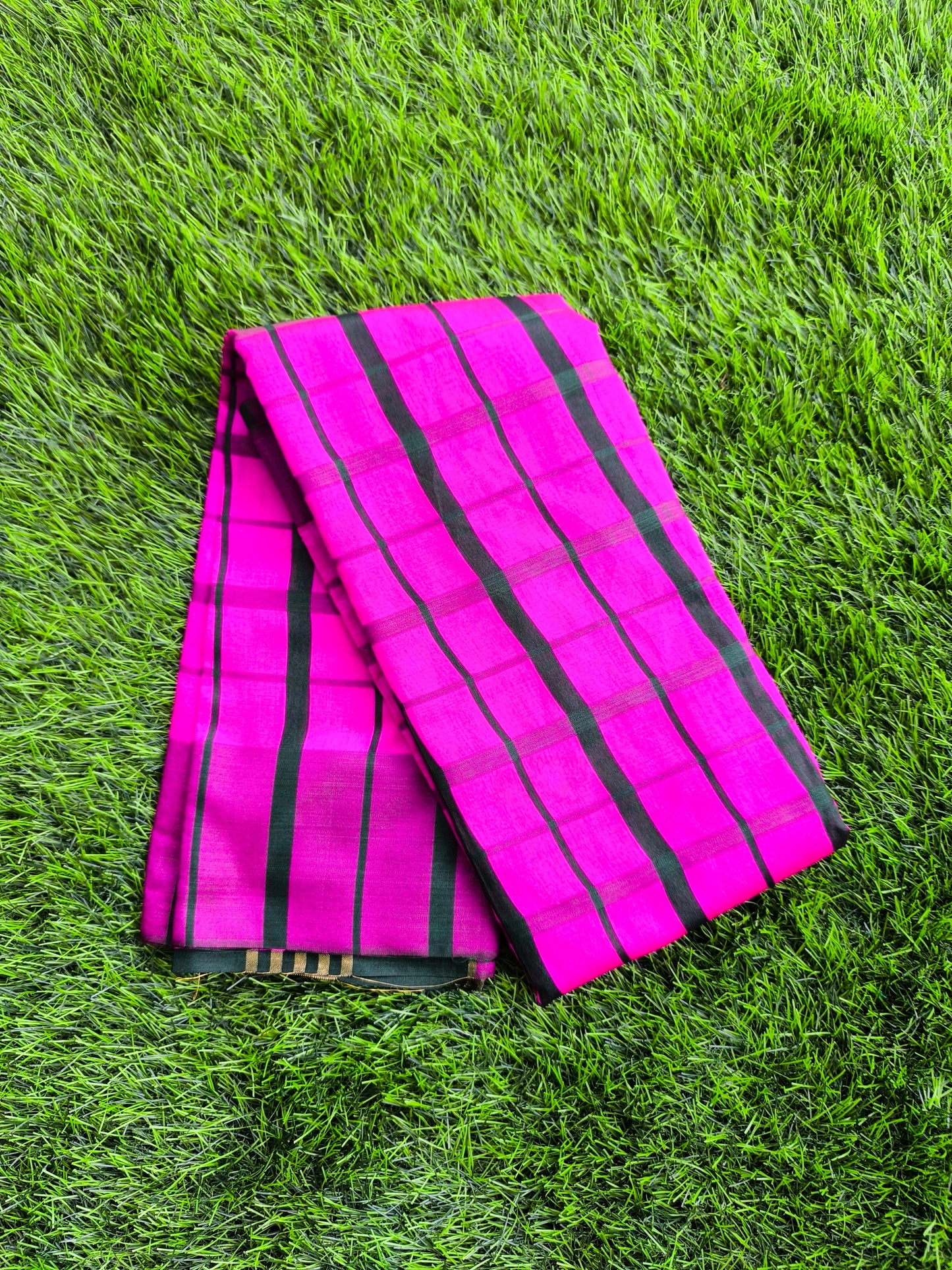 Lightweight Cotton Saree for Daily Wear with Minimal Motifs and Soft Breathable Fabric for Women