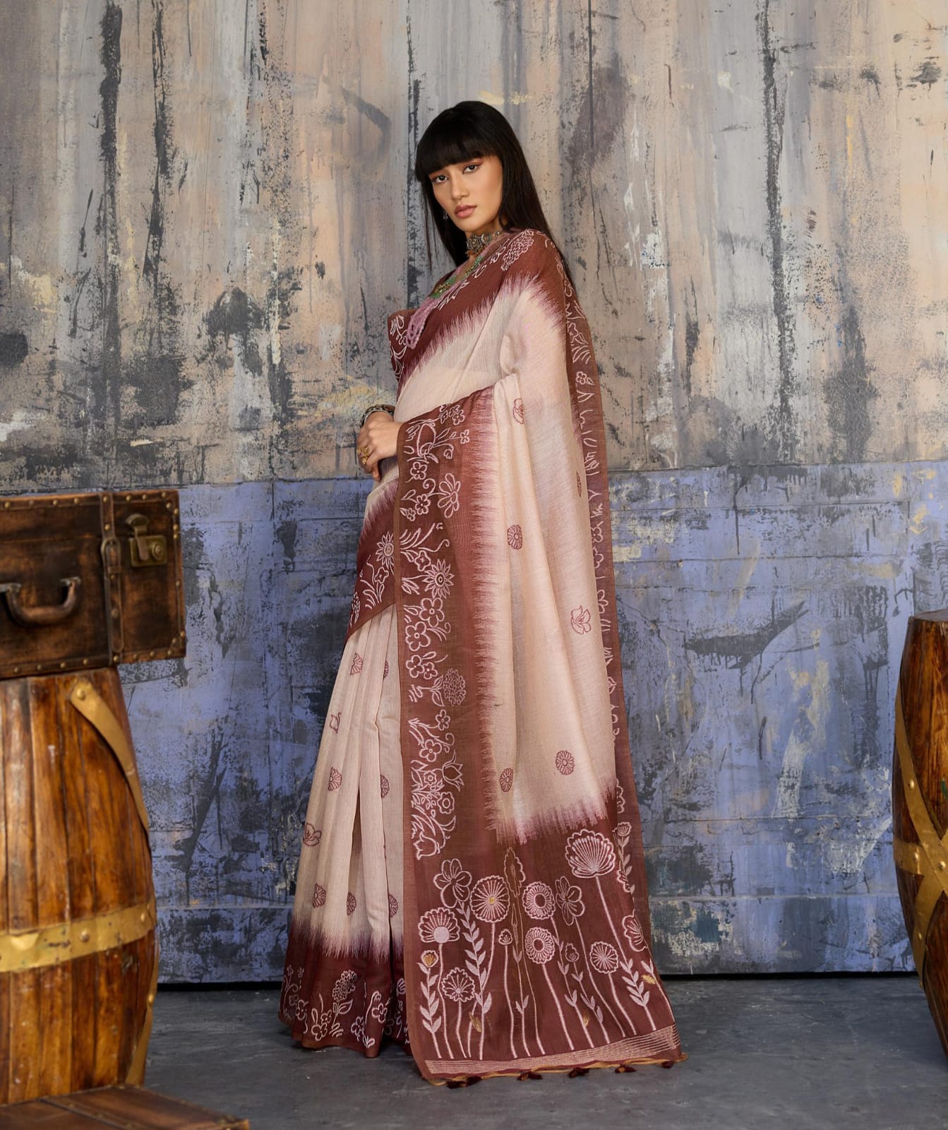 Munga cotton handloom weaving saree with woven floral border and tassel pallu for women