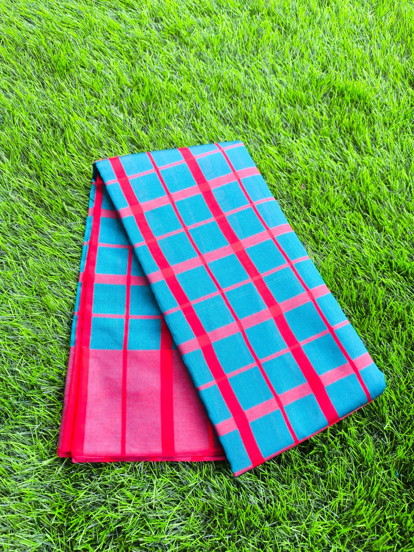 Lightweight Cotton Saree for Daily Wear with Minimal Motifs and Soft Breathable Fabric for Women